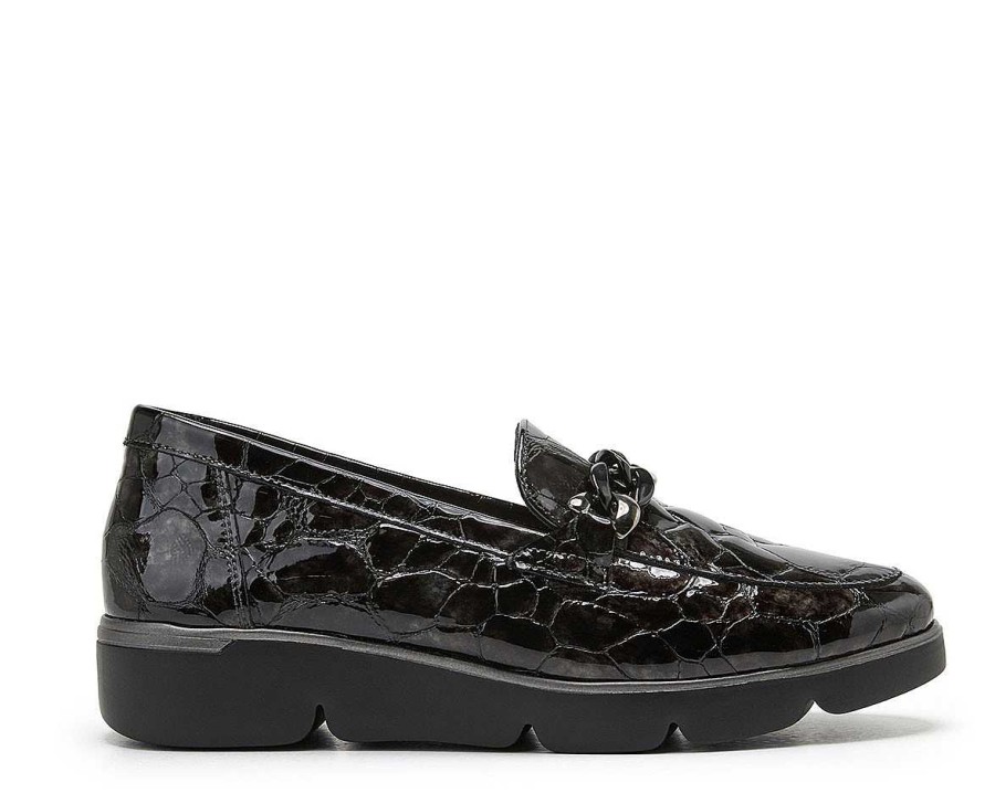 Woman 24hrs | Finish Coconut Patent Leather Moccasin Chain Ornament.