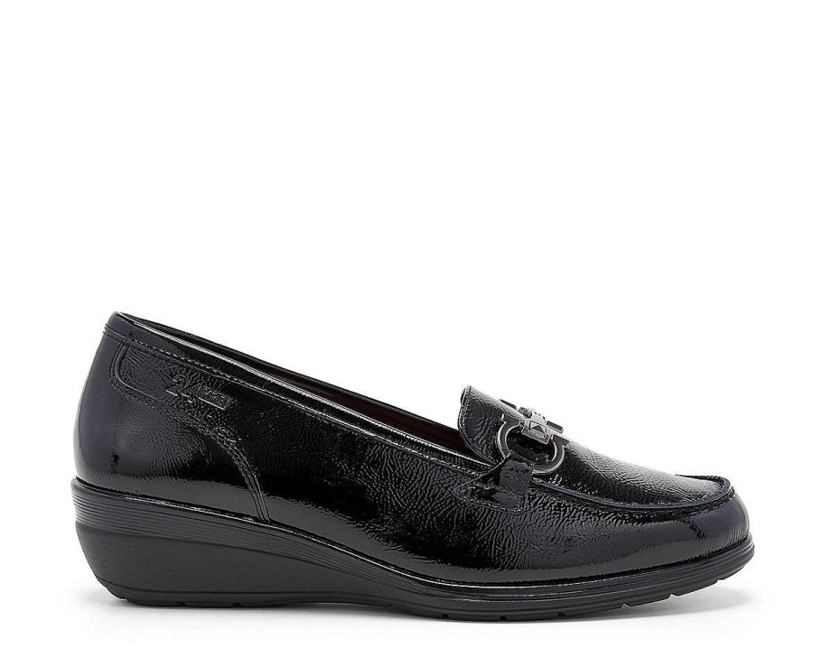 Woman 24hrs | Finish Patent Leather Moccasin Stirrup Trim.