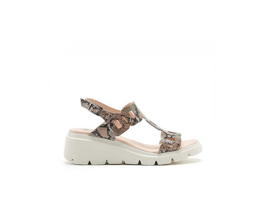 Woman 24hrs | Openwork Sandal Savage Finish Patent Leather.