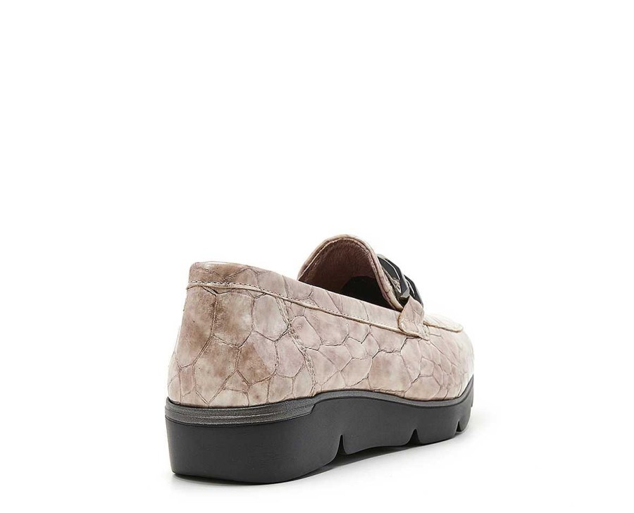 Woman 24hrs | Coconut Finish Patent Leather Moccasin Metallic Trim.