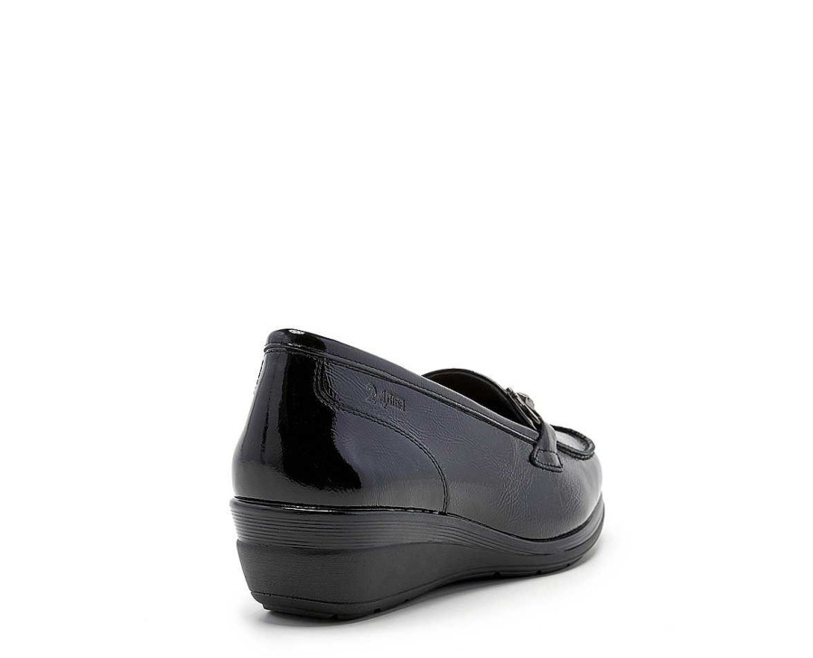 Woman 24hrs | Finish Patent Leather Moccasin Stirrup Trim.